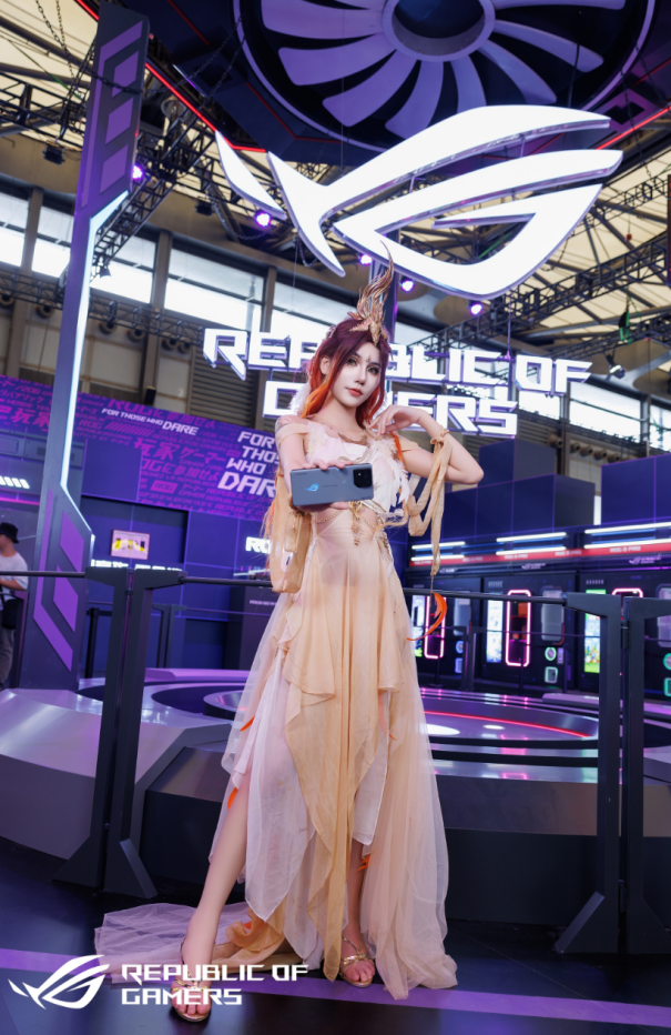 ROG游戏手机8登场ChinaJoy ROG玩家国度×信仰玩家共创无限精彩！