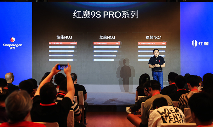 红魔电竞盛宴燃爆2024 ChinaJoy：全系列装备震撼登场，体验区人气爆棚