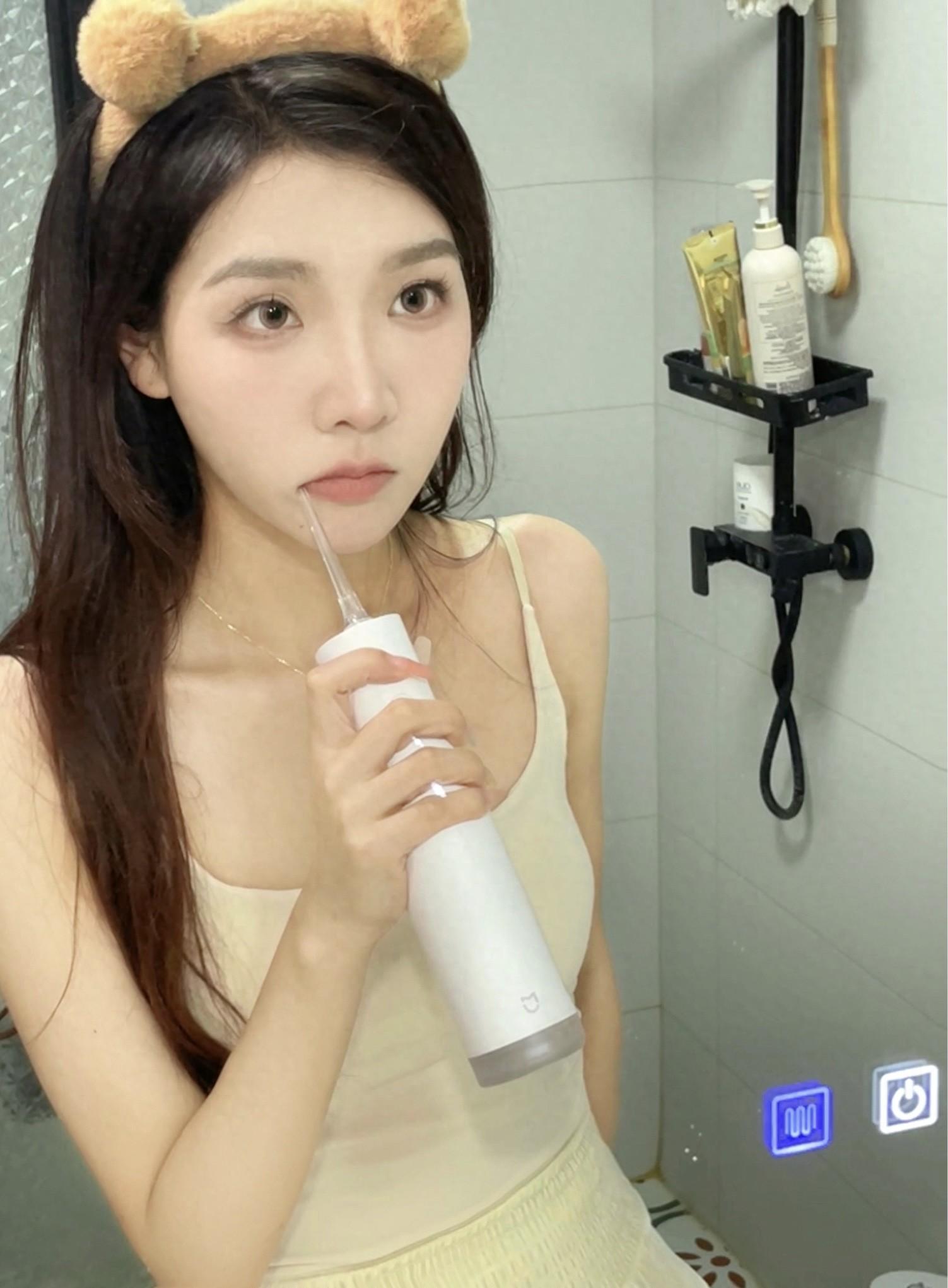 米家F300冲牙器：云感伞射脉冲+超长续航，双管齐下守护口腔健康