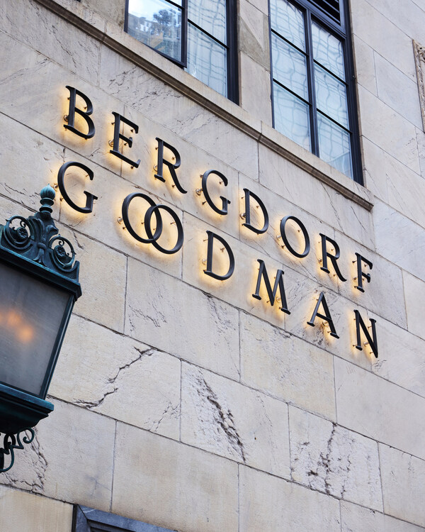 HEARTS ON FIRE 赫兹斐亚在BERGDORF GOODMAN 波道夫•古德曼独家展示 Barre 与 Inside Out 系列